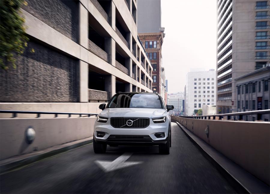  Volvo XC40 T5 R-Design 2017 года  (WW) (фото 5 из 68)